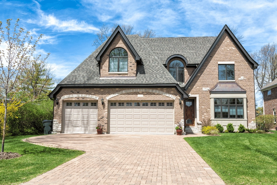 Traditional home with garage in Shady Brook neighborhood Bedford